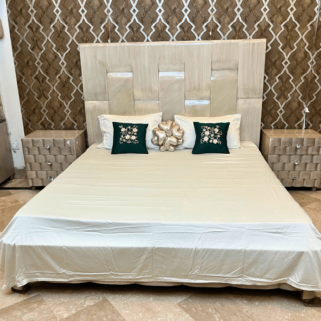 6Pcs Bedsheet Set with Fancy Covers