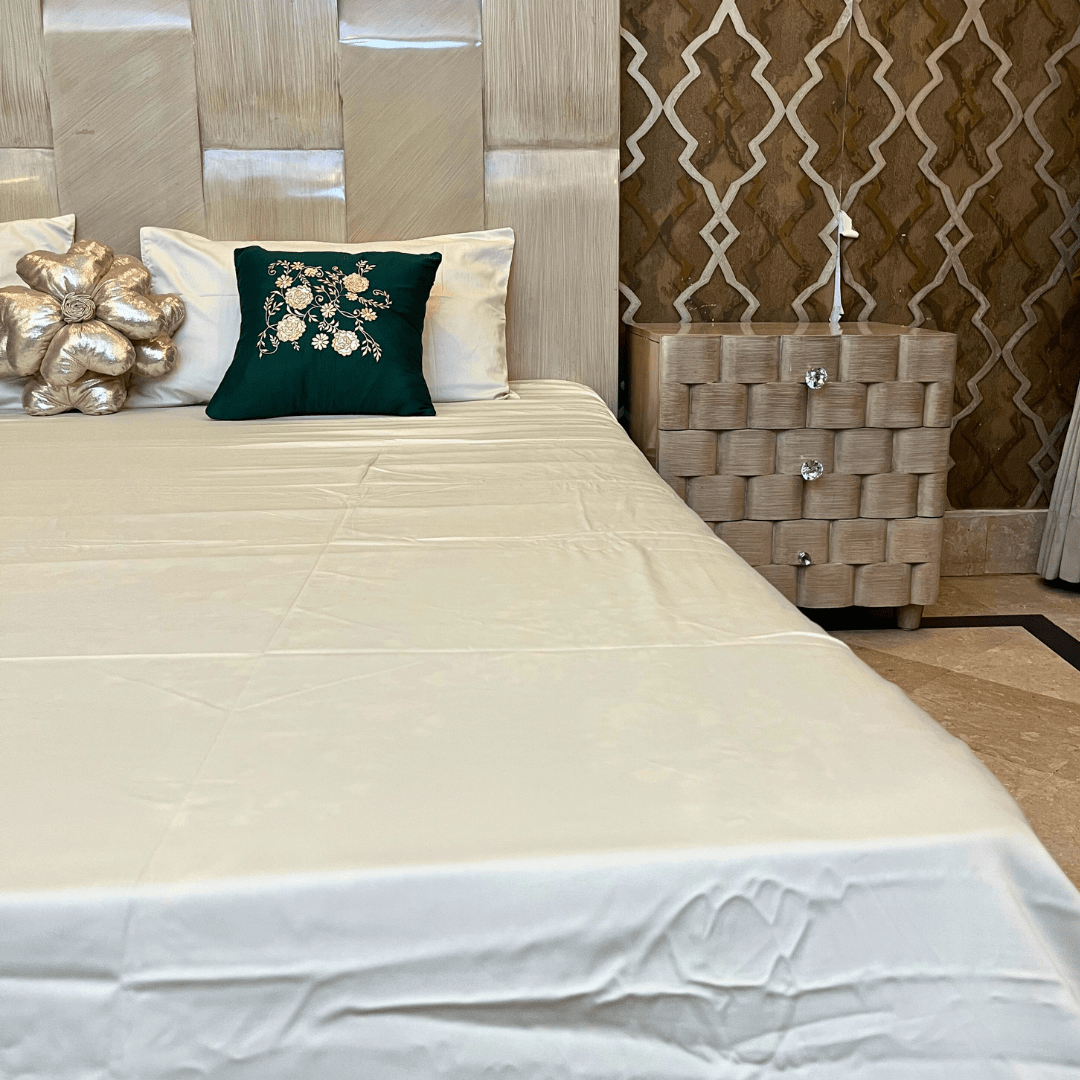 6Pcs Bedsheet Set with Fancy Covers