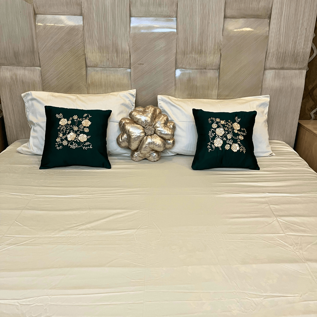 6Pcs Bedsheet Set with Fancy Covers