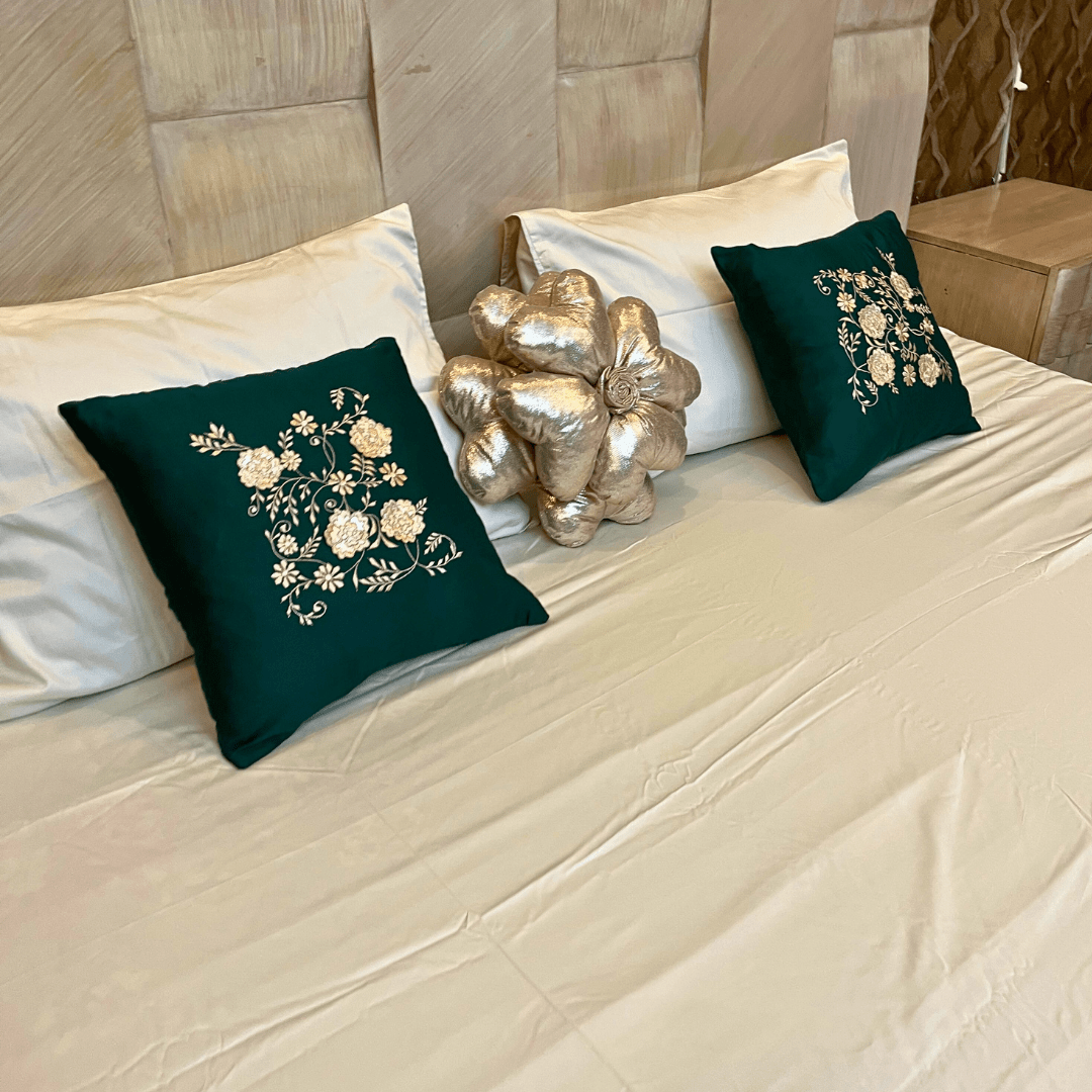 6Pcs Bedsheet Set with Fancy Covers