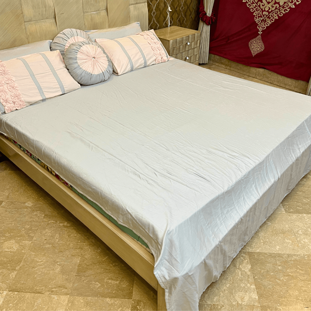 7pcs Bedsheet set with pink Pillow Covers