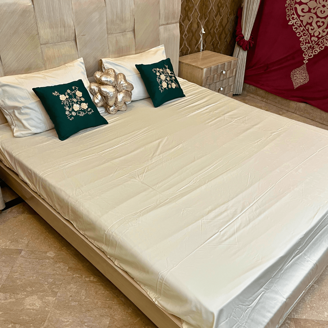 6Pcs Bedsheet Set with Fancy Covers