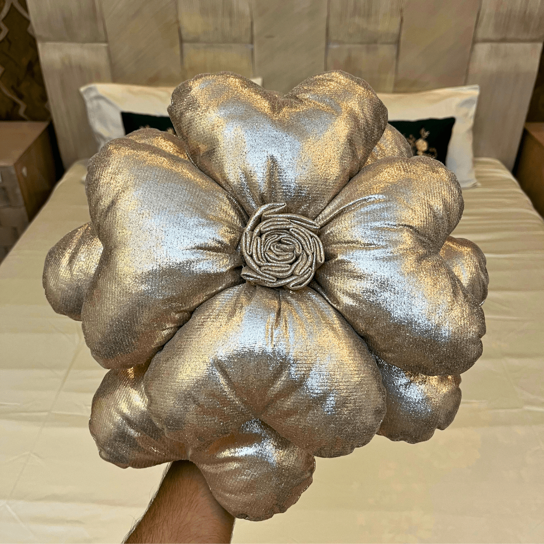 6Pcs Bedsheet Set with Fancy Covers